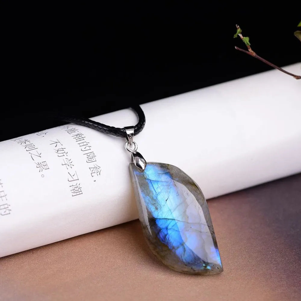 Natural Irregular Crystal Stone Labradorite Ornament Moonstone Sunstone Ornament Divination Spiritual Meditation Ornament